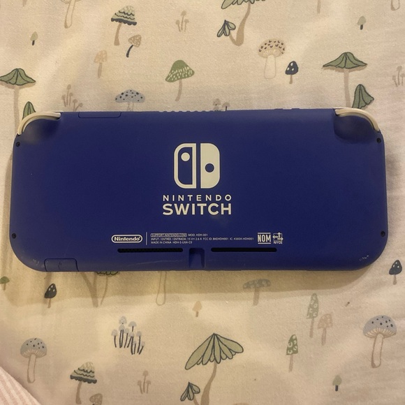 Nintendo Switch Lite - Picture 7 of 10